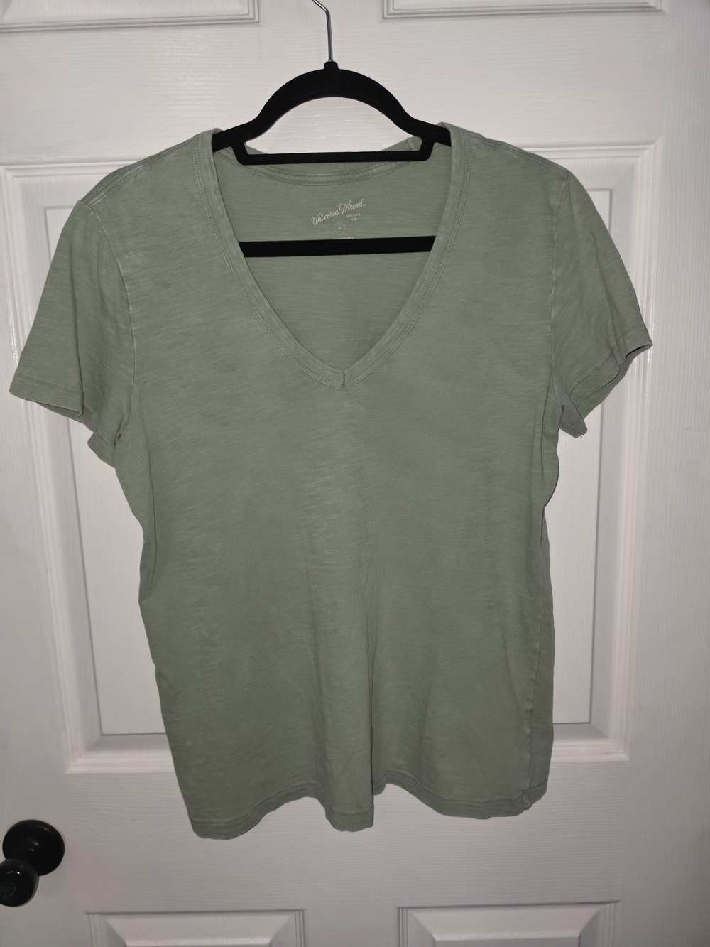 Universal Thread Women’s Short Sleeve V-Neck Tee in Sage Green
